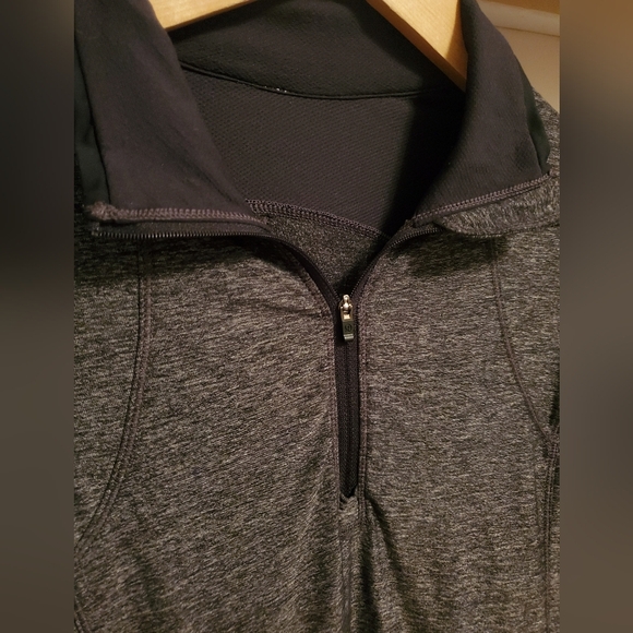 Lululemon Pace Pusher 1/2 zip Pullover. Black and dark grey. Size 6. - Picture 6 of 12
